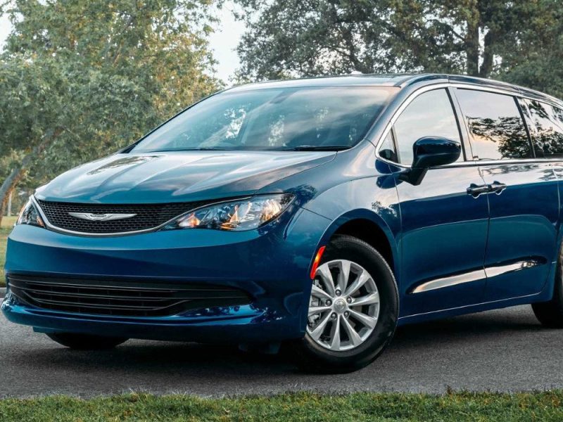 2020 CHRYSLER VOYAGER 1AT