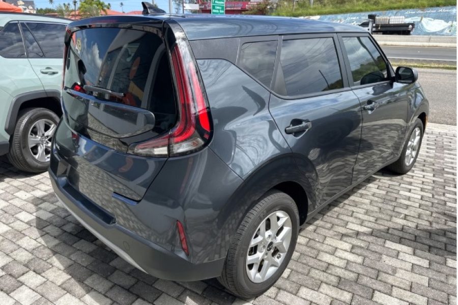 KIA SOUL GRIS 2024 RVN