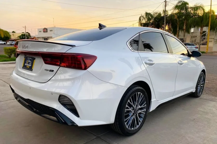 KIA FORTE BLANCO 2024 H15